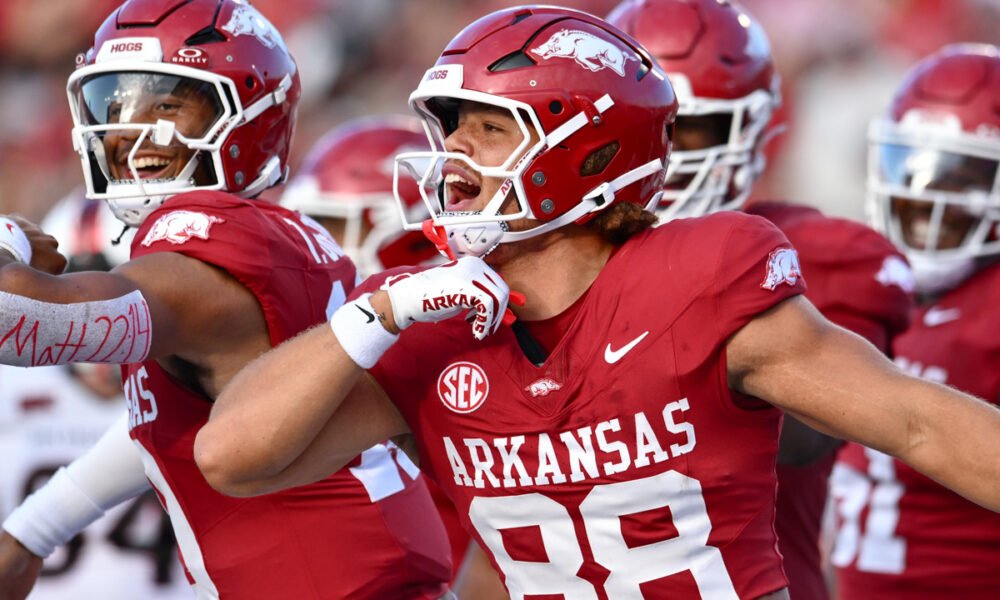 Arkansas Razorbacks tight end Rohan Jones running after making a catch against the Arkansas State Red Wolves