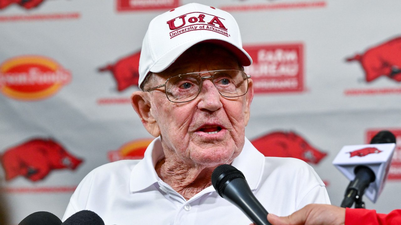 Former Arkansas Razorbacks and Notre Dame Fighting Irish coach Lou Holtz with the media before the two teams' game